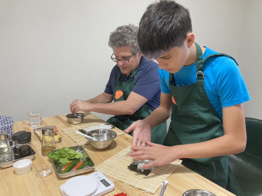Osaka: Sushi Class in Dotonbori - Salad Roll: A Roll That Feels Like Sushi Without Being Intimidating