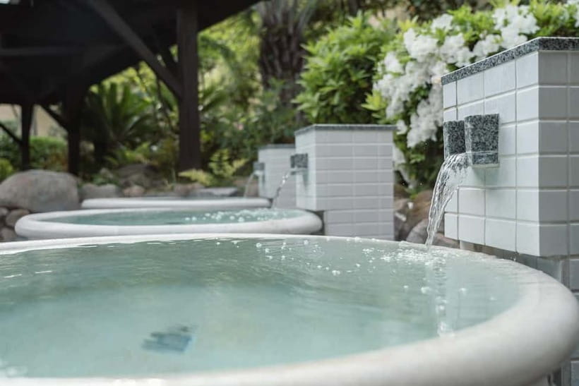 Osaka: Tennen Onsen Naniwa-no-Yu, the famous hot spring spa - The 8th floor city view, and why it changes the whole mood