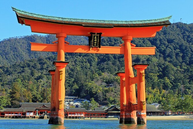 Peaceful Hiroshima & Miyajima UNESCO 1 Day Bus Tour - A castle stop built in 1589: seeing peace after conflict