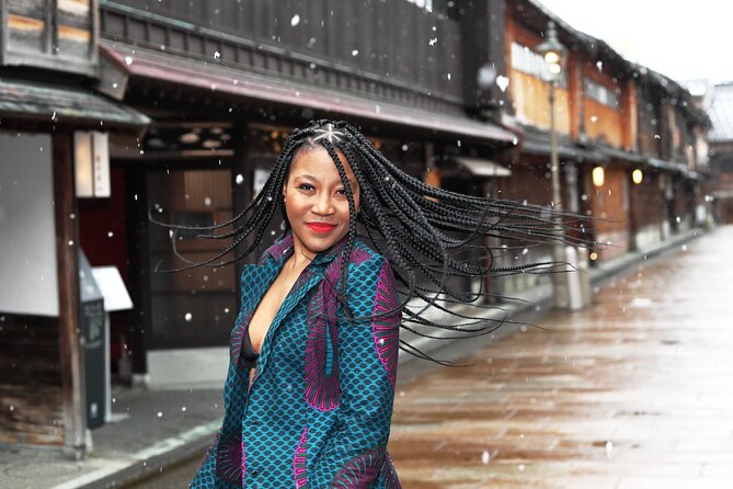 Photoshoot session by professional photographer in Kanazawa - Why a Kanazawa photoshoot beats selfies in 2 hours