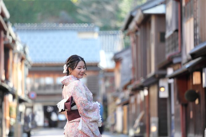 Photoshoot session by professional photographer in Kanazawa - Pickup and drop-off: saving energy in a city where time matters