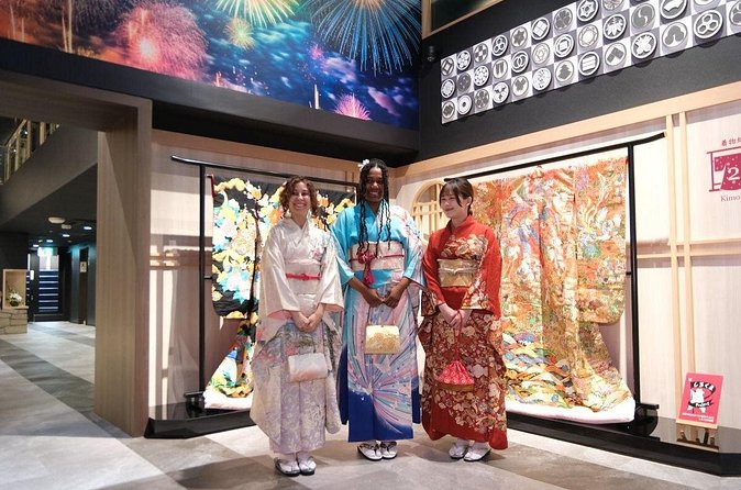 Premium Kimono Dressing, Tea Ceremony, Calligraphy, Samurai show - Trying on samurai armor: what’s extra and how to decide