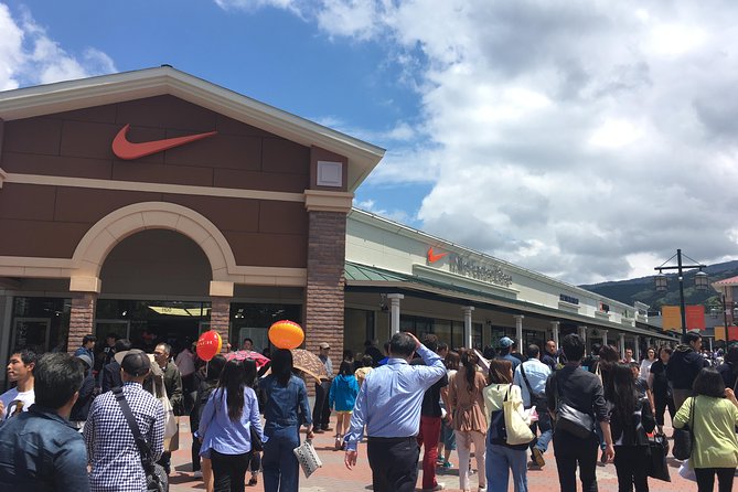 Private Car Mt Fuji and Gotemba Outlet in One Day from Tokyo - Price and logistics: what you’re paying for, and what costs extra