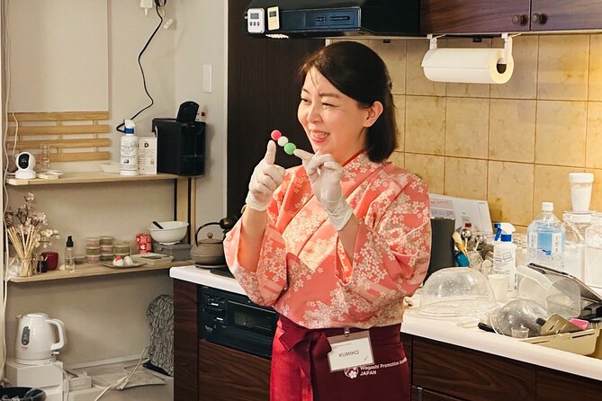 Private Mochi Sweets Making class near Shibuya area - Practical Logistics in a Residential Area (Stairs, Transit, and Pets)