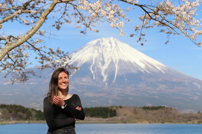 Private Mt Fuji Tour from Tokyo: Scenic BBQ and Hidden Gems - The BBQ lunch and vegan options: comfort plus local flavor