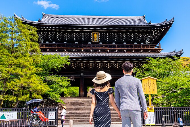Private Photoshoot Experience in Kyoto ( Gion ) - Stop 3: Yasaka Koshindo for colorful temple portrait energy