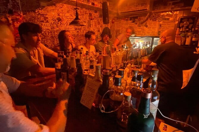[Private]Shinjuku Golden Gai Bar Hopping w/ Japanese Local Guide - Shinjuku Golden Gai: tiny bars, clear etiquette