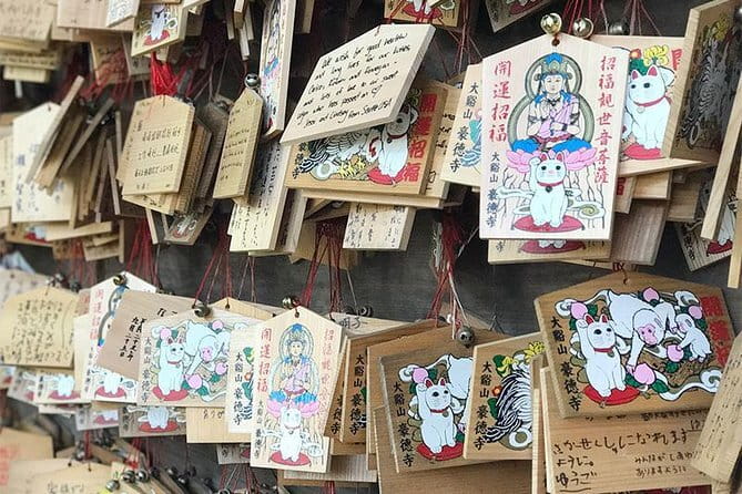 Private Tour - Thousands of lucky cats! Go by tram, Gotokuji Tour - The private format that keeps everyone engaged