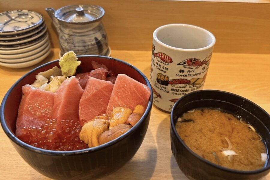 Private Toyosu & Tsukiji Market Adventure with Tuna Auction - Sushi breakfast and street-food pacing without feeling rushed