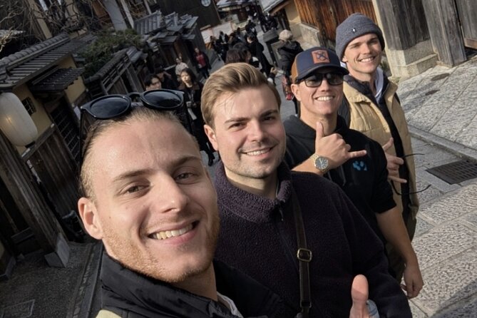 Private Walking Tour in Gion and Higashiyama - Maruyama Park: a seasonal eye-catcher