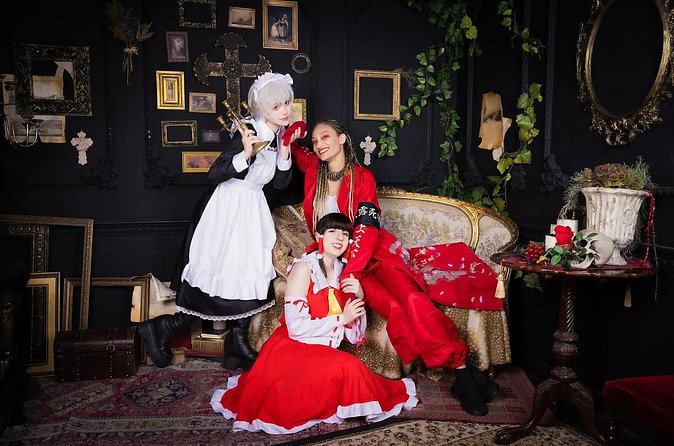 Professional Cosplay Photography Experience with English Guide - The photoshoot flow: posing cues, expressions, and a pro photographer in control
