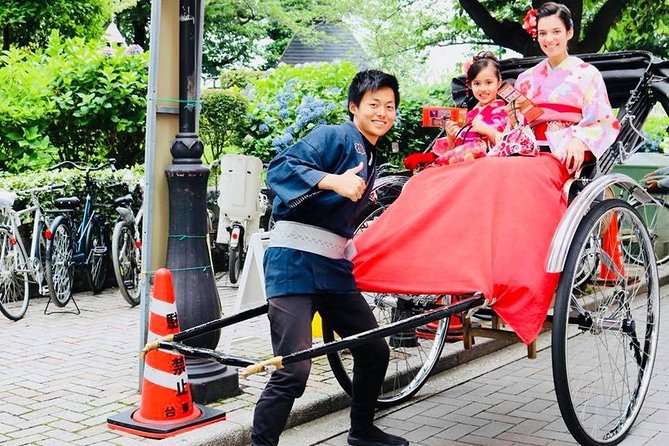Ride a rickshaw wearing a kimono in Asakusa! Enjoy authentic traditional culture! - Rickshaw pickup in front of the shop, plus the photo moment