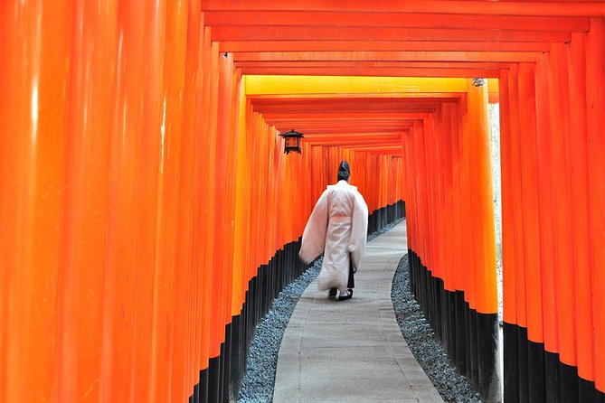 Sagano Romantic Train & Arashiyama, Kiyomizudera, Fushimi Inari Taisha Day Tour - Stop 1: Fushimi Inari Taisha and the Torii Gate Walk