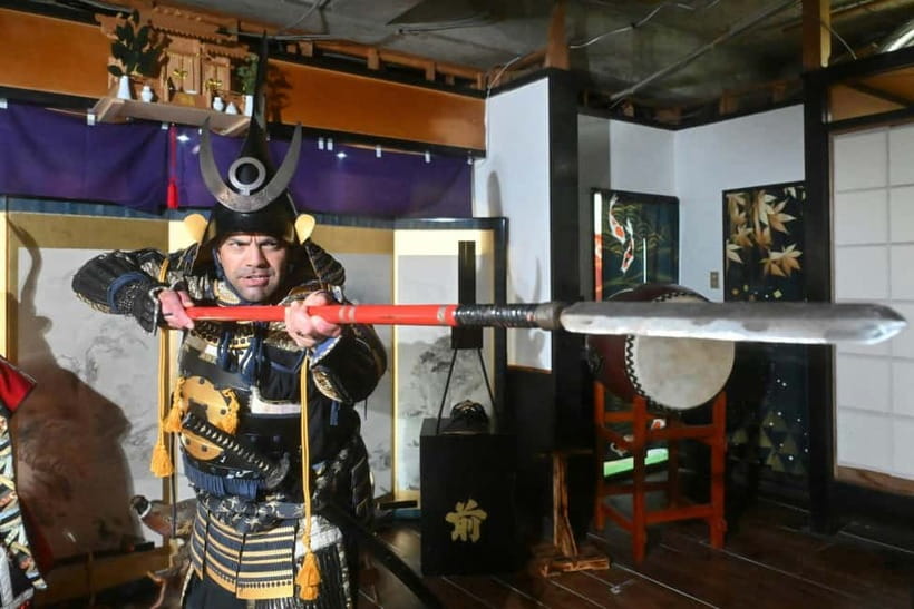 Samurai Armor & Sword experience with phot near Osaka Castle - Iai Basics With Practice Swords: How control replaces wild swings