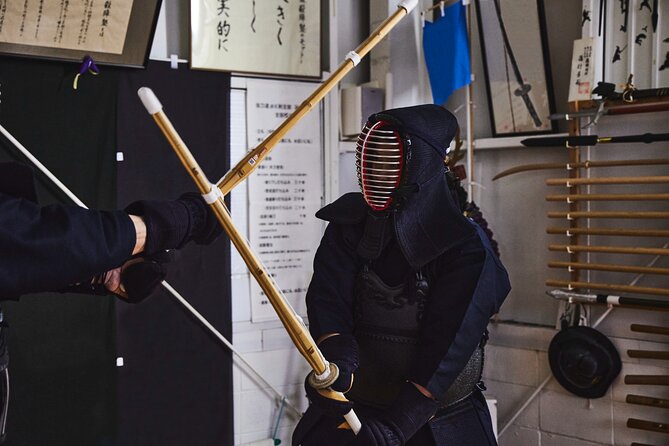 Samurai Training Experience KENDO in Osaka - Kendo basics with the shinai: how your first strikes get safer