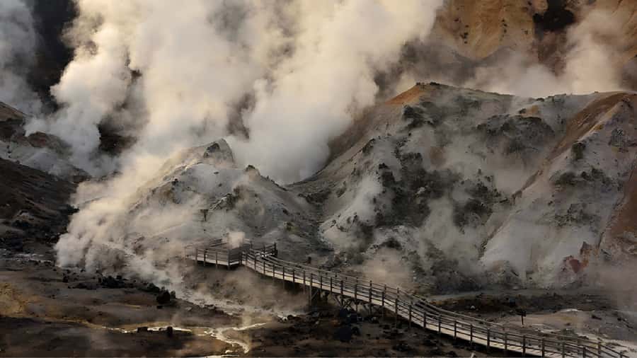 Sapporo: Hokkaido, Noboribetsu and Lake Toya Day Tour - Noboribetsu Hell Valley: steam, trails, and instant atmosphere