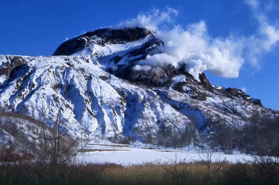 Sapporo: Hokkaido, Noboribetsu and Lake Toya Day Tour - Lake Shikotsu: the deep lake that never freezes (and why that matters)