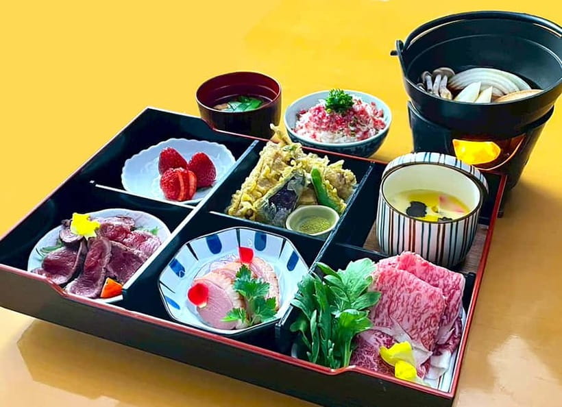 Sapporo: Sumo Show Experience with Japanese food & Photo - Watching former wrestlers: real power, but timed for the room