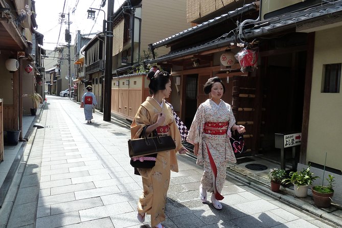 Secret Eastern Kyoto Biking Adventure - Keage Tunnel and Nejirimampo: The Photo Stop With Character