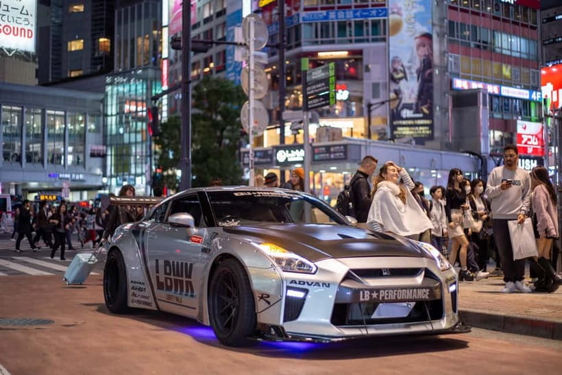 Shibuya City: Daikoku PA GT-R R35, R34, R33 or R32 Tour - A-PIT Super Autobacs stop, where the car shopping itch gets real