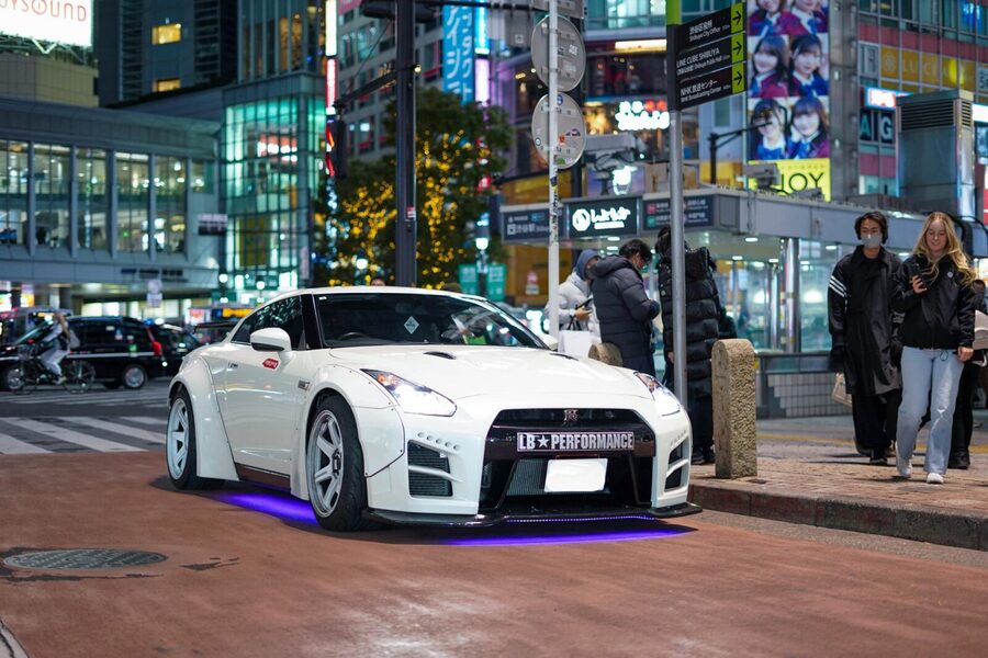 Shibuya City: Daikoku PA GT-R R35, R34, R33 or R32 Tour - Wangan Expressway and Umihotaru: where the drive becomes the show