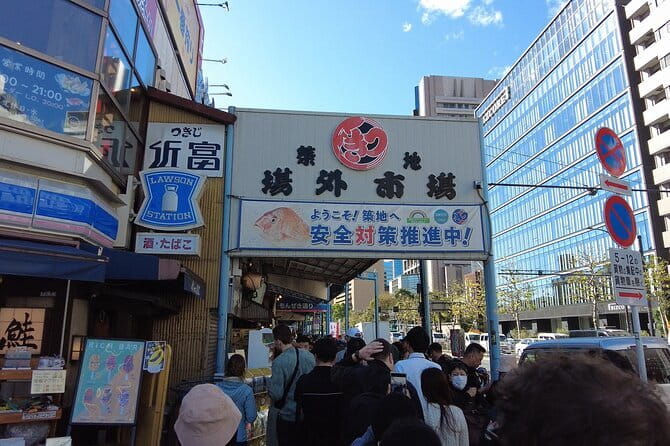 Shinjuku: Food Tour – 15 Dishes & 3 Drinks at 4 Eateries - Stop 2: Kabukicho, a Locals-Style Izakaya Atmosphere