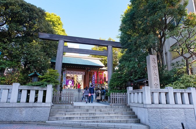 Shinto Shrine Tour: Explore Japanese Culture in Tokyo - Stop 1: Meiji Jingu Shrine and the feeling of stepping into another world