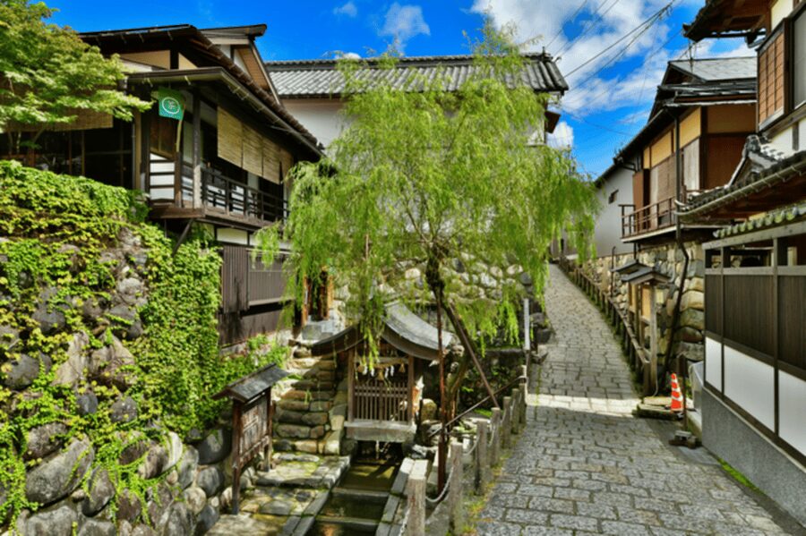 Shirakawago&HidaTakayama&GujoHachiman 1 Day Tour from Nagoya - Shirakawa-go UNESCO: how to enjoy the Gassho roofs without feeling crowded
