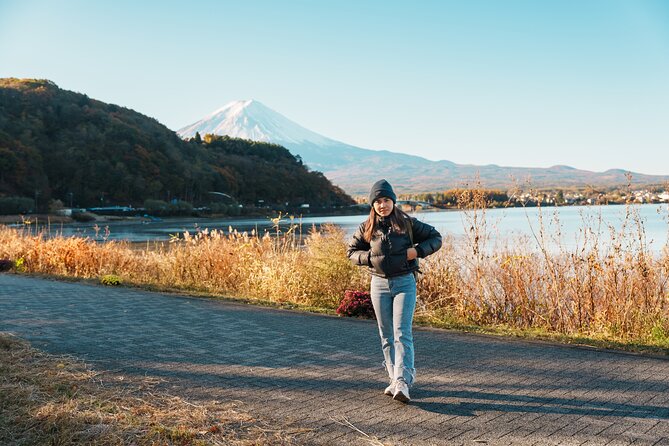 Small Group Tour Mount Fuji and Lake Kawaguchi from Tokyo - Oshino Hakkai: thatched houses and clear ponds in an hour