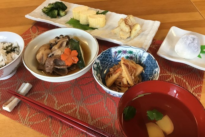 Small-Group Wagyu Beef and 7 Japanese Dishes Tokyo Cooking Class - Lunch, sake, and the moment you say Itadakimasu