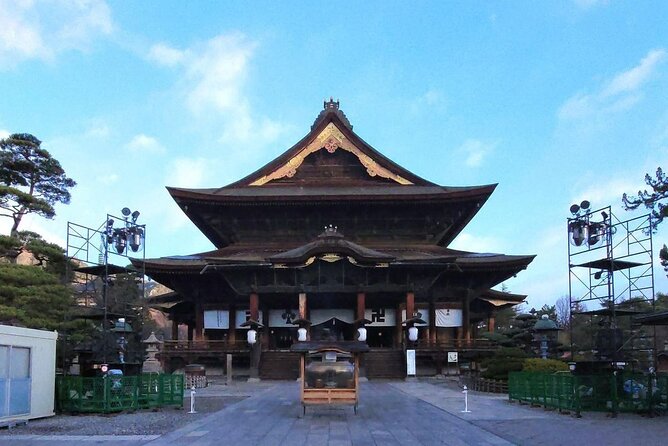 Snow Monkey Park & Zenkoji Temple Nagano Pvt. Full Day Tour. - Price and value: Is $800 per group actually fair?