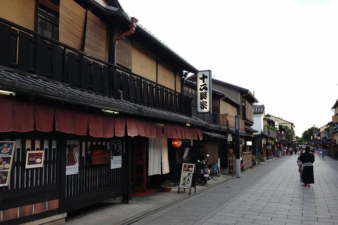 Tailored Full Day Private Experience of Kyoto for 1 Day Visitors - Fushimi Inari-taisha: torii gates and the walking rhythm