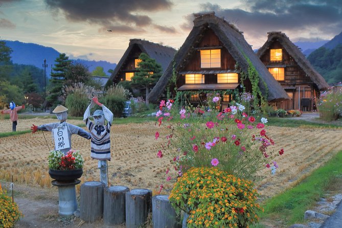 Takayama and Shirakawago/Photoshoot by professional photographer - Transfers and drop-offs, including Toyama Station Front CiC option