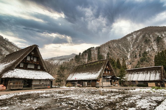 Takayama and Shirakawago/Photoshoot by professional photographer - Takayama Jinya, where the day starts with real authority