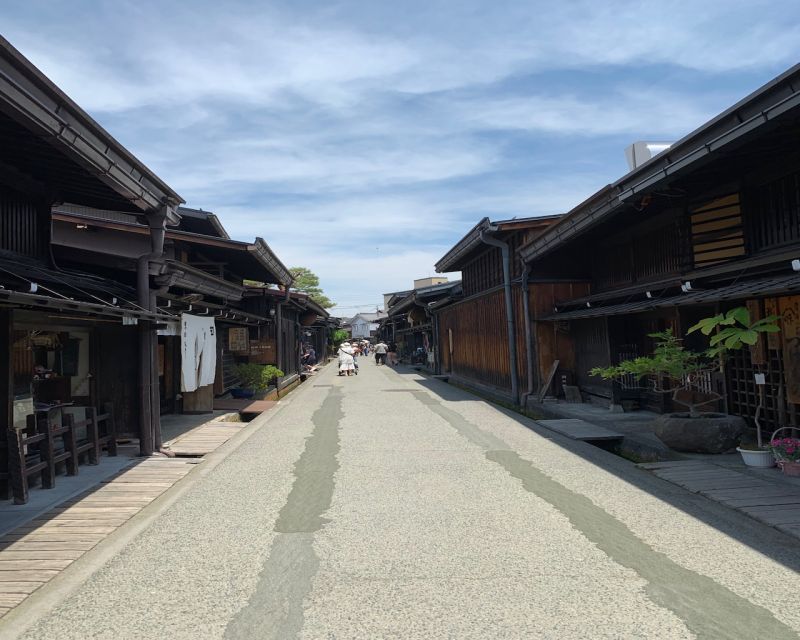 Takayama: Edo-Period Old Town Walking Tour - What the 45 Minutes Covers as You Walk the Old Streets