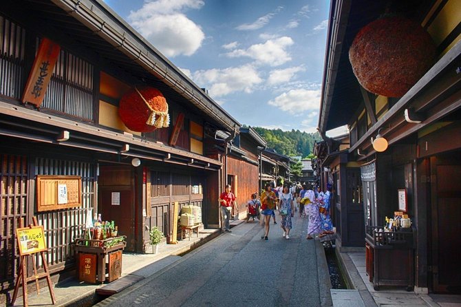 Takayama Half-Day Private Tour with Government Licensed Guide - Why a government-licensed guide matters in Takayama