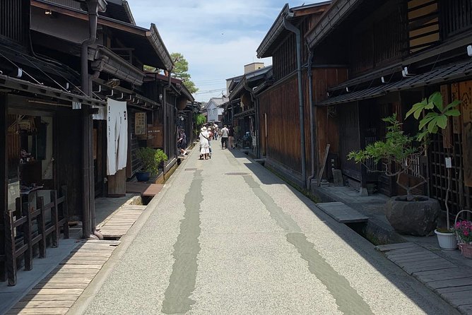 Takayama Old Town Walking Tour with Local Guide - Key Stops and What Makes This Tour Work