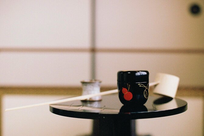 Tea ceremony by the tea master in Kyoto SHIUN AN - Tatami-ready extras: socks and a fold fan