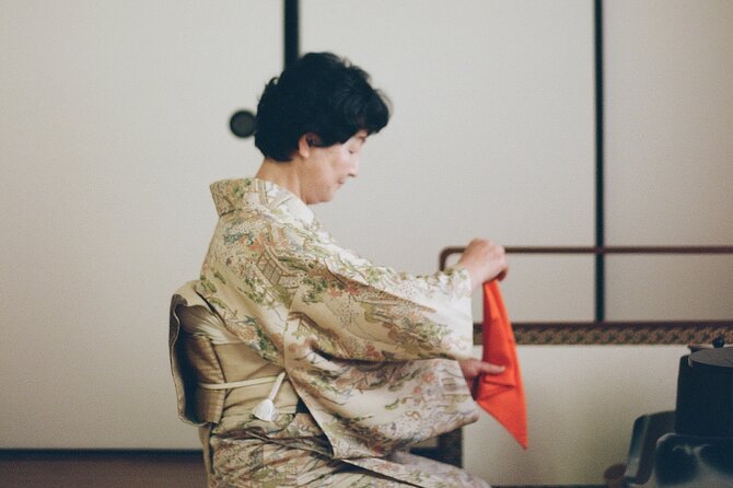 Tea ceremony by the tea master in Kyoto SHIUN AN - Utensils, motions, and your own bowl of matcha