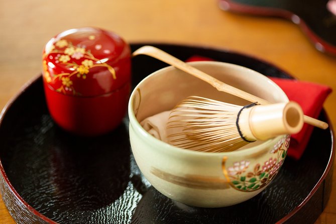 Tea ceremony experience with simple kimono in Okinawa - Photos in front of the gold folding screen and changing cloths again