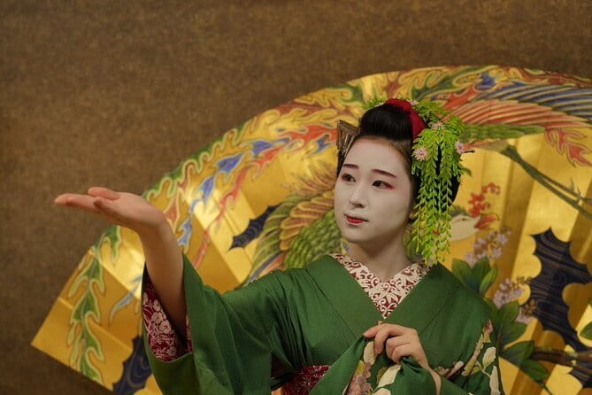 The Art of Geisha: Exclusive Show & Gion Walking Tour - Max six, English guide, and time for questions that do not feel awkward
