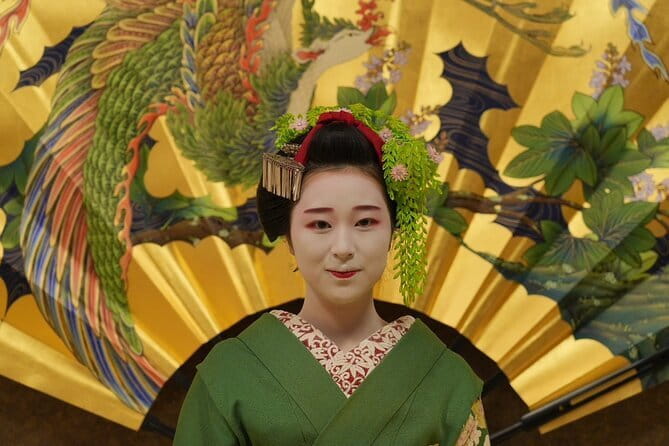 The Art of Geisha: Exclusive Show & Gion Walking Tour - Maiko performance plus tea and snacks: why this pacing works