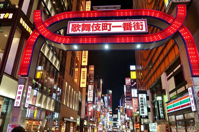 The Dark Side of Tokyo - Night Walking Tour Shinjuku Kabukicho - Meeting point and timing: how to not lose your group