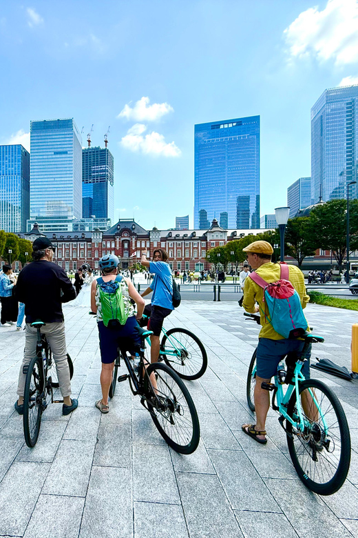Tokyo: 3-Hour Bike or E-Bike City Highlights Tour - Shibuya Crossing at your pace, plus Tower Records and the neon photos