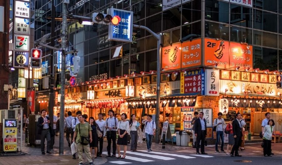 Tokyo: 3-Hour Food Tour of Shinbashi at Night - Stop One Mood: Steaming Ramen and the Comfort of Umami