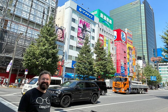 Tokyo : Akihabara Private Anime & Game Pop Culture Tour - Photos and guide help: small extras that add real value