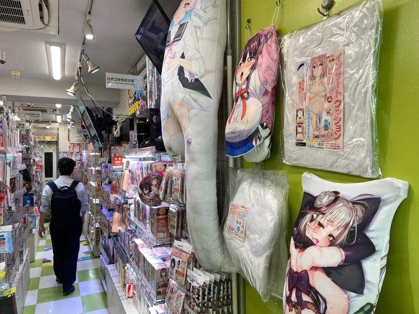 Tokyo: Akihabara Private Hentai Tour - A Few Notes on Guides You Might Encounter