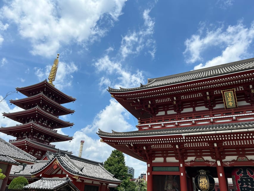 Tokyo: Asakusa and Tokyo’s Oldest Temple Senso-ji Tour - Kaminarimon Gate photo stop: the first mood shift