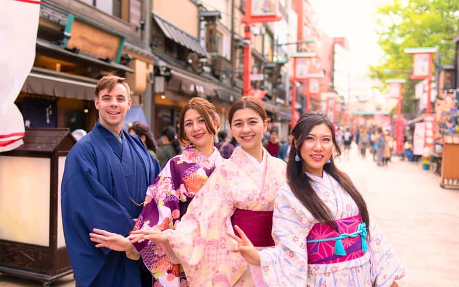 Tokyo: Asakusa Kimono Rental Experience - Arriving at the Kimono Shop Near Asakusa Station