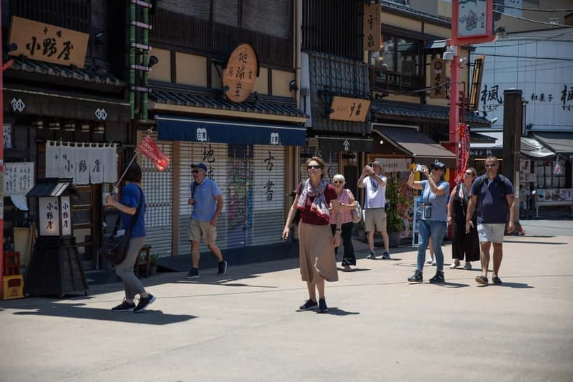Tokyo: Asakusa Walking Tour with Sensoji Temple Visit - Sensō-ji Temple visit: what makes it more than a photo stop